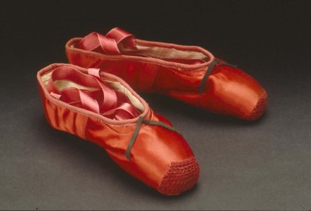 1966_24_the_red_shoes